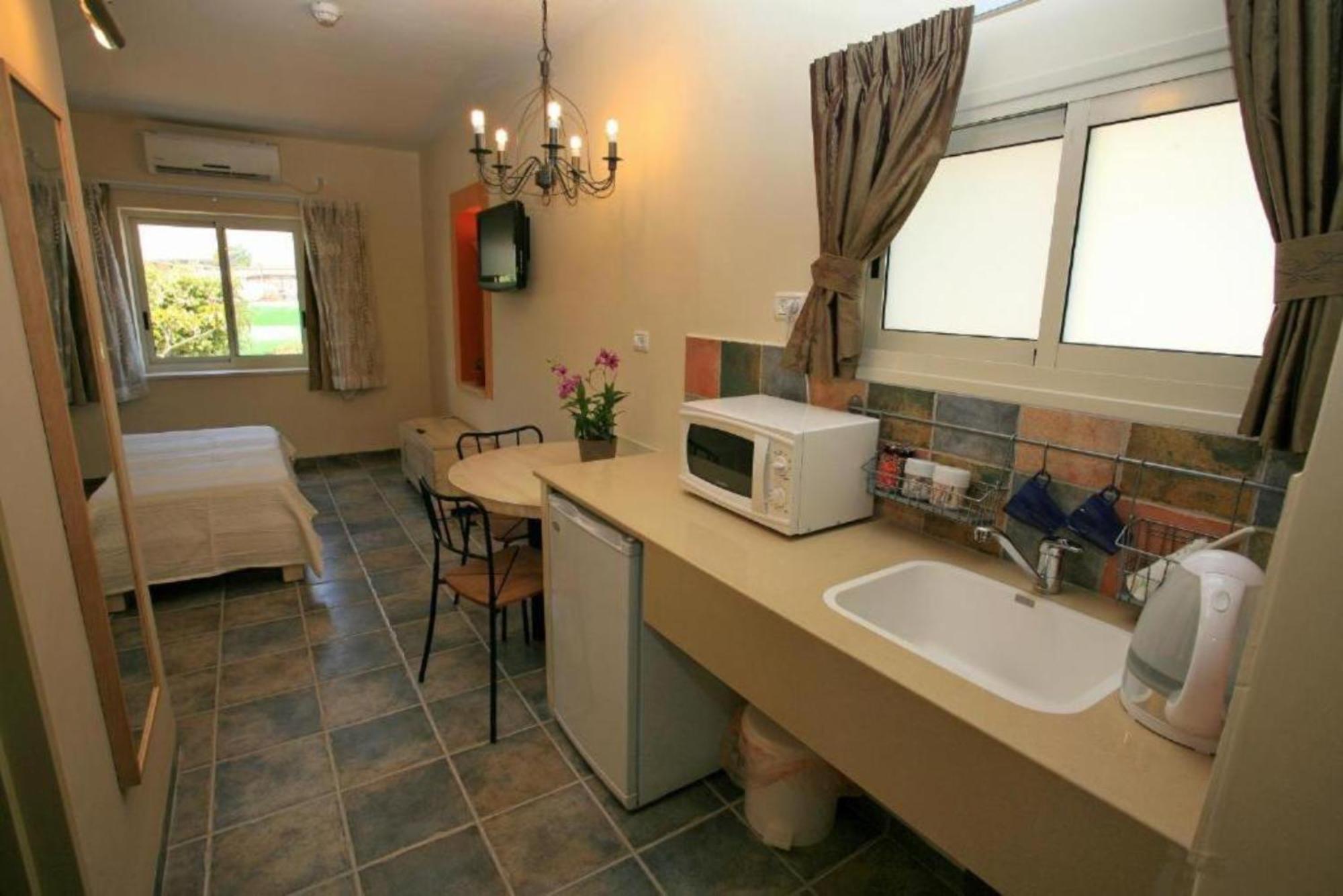 Shaar Hagolan Kibbutz Country Lodging Exterior foto