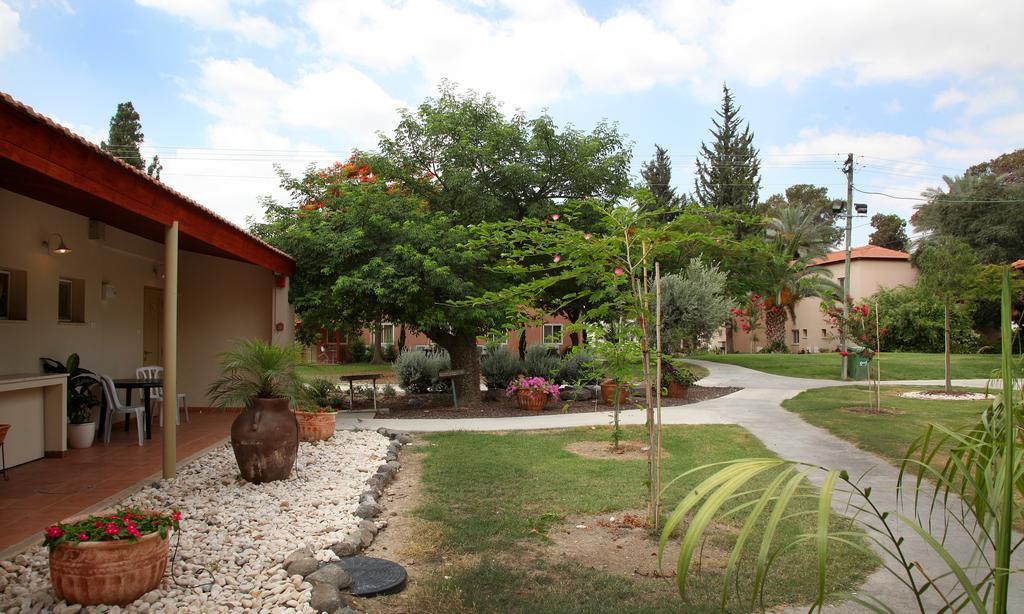 Shaar Hagolan Kibbutz Country Lodging Exterior foto