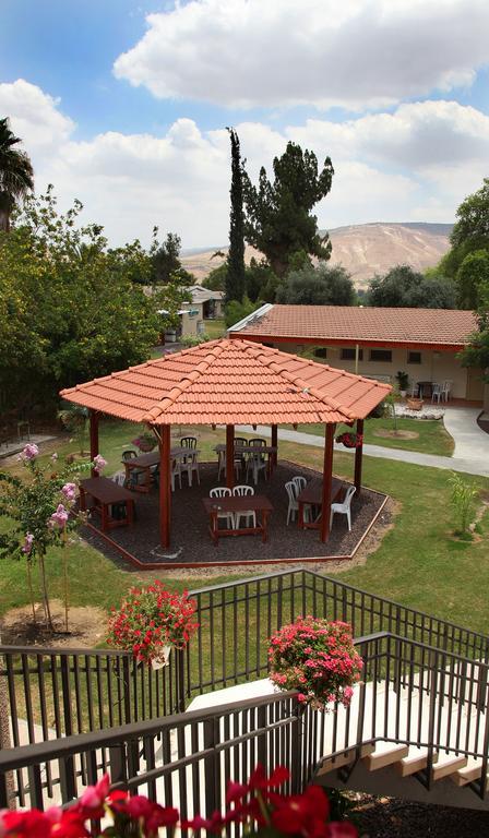 Shaar Hagolan Kibbutz Country Lodging Exterior foto