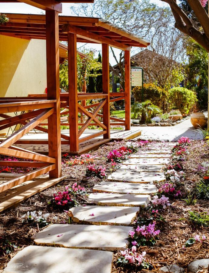 Shaar Hagolan Kibbutz Country Lodging Exterior foto